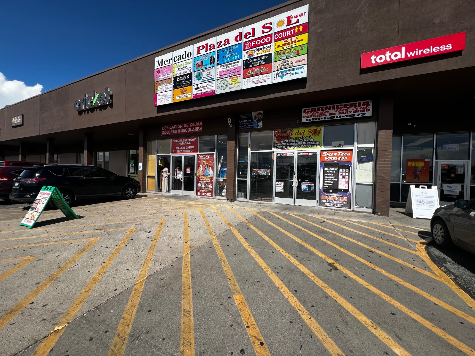 Plaza del Sol parking lot and directory, where Alex Smart Tech is located.